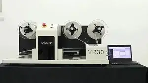 ماكينة رقمية لتشطيب الملصقات، من رول إلى رول، طراز VR30 Desktop