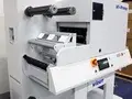 طابعة استيكرات ديجيتال رول 13 إنش بألوان CMYK + أبيض، ViPress